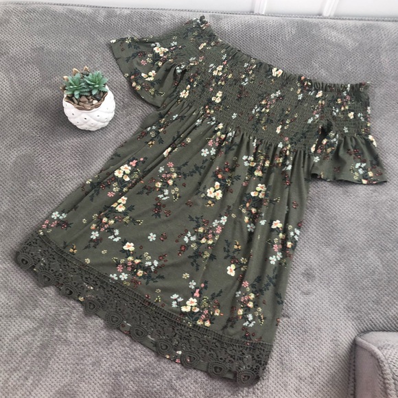 Xhilaration Dresses & Skirts - NWT Floral off the shoulder dress